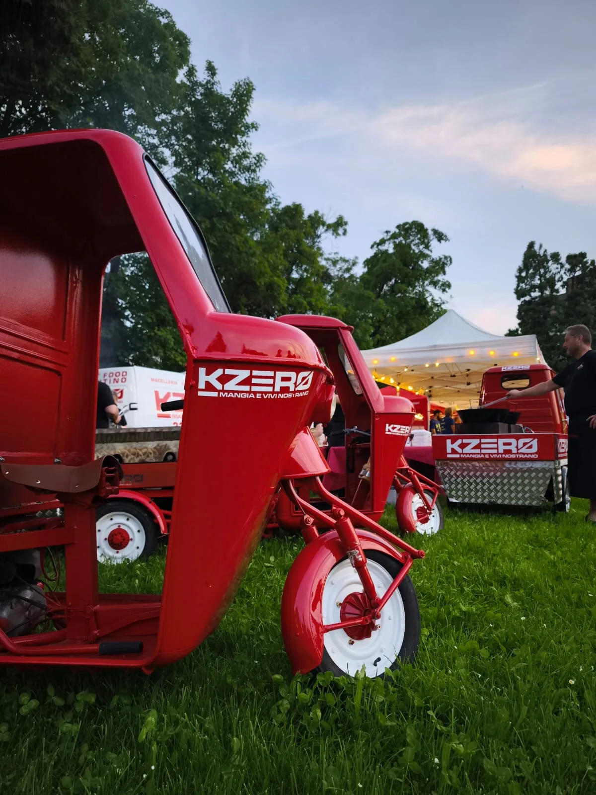 L’Ape rossa KZero allestita per lo street food all’aperto
